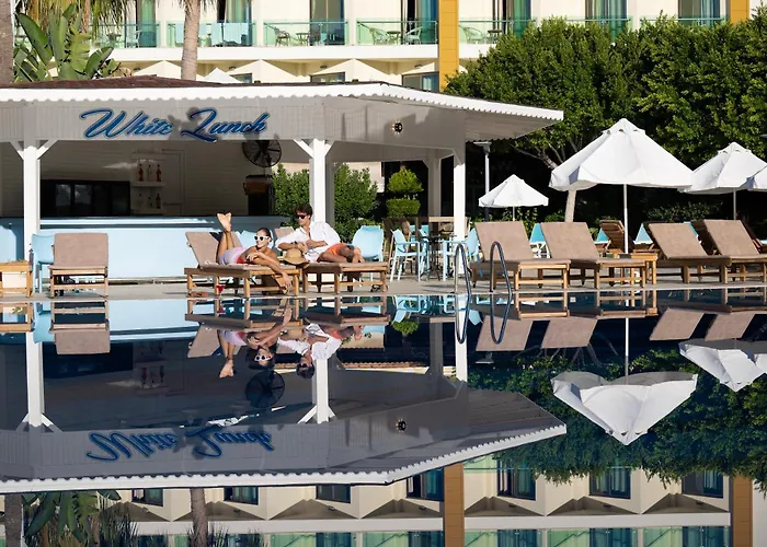 Alan Xafira Deluxe & Hotel