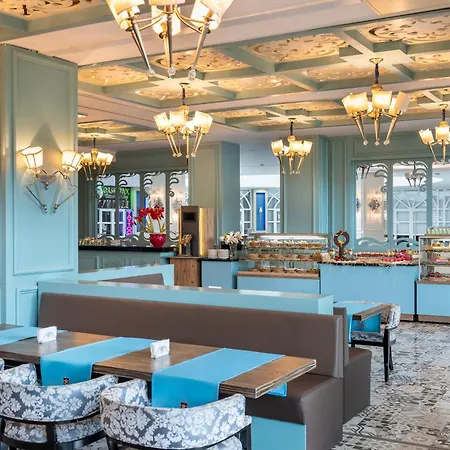 Alan Xafira Deluxe & Hotel