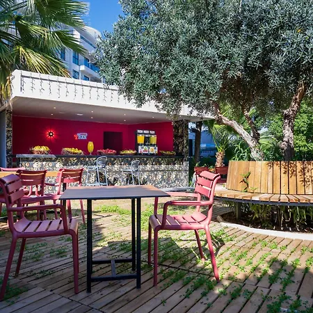 Alan Xafira Deluxe & 5*