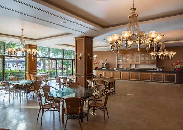 Alan Xafira Deluxe & Алания